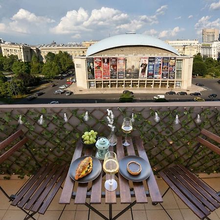 New - Elegant Duplex With Amazing View & Balcony - Homey Residence Bukares Bagian luar foto