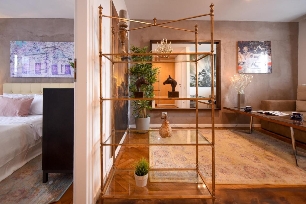 New - Elegant Duplex With Amazing View & Balcony - Homey Residence Bukares Bagian luar foto