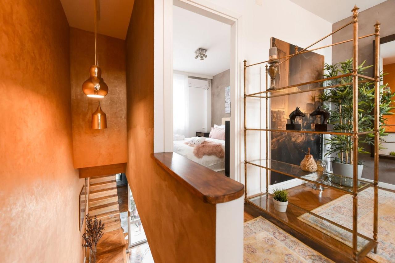 New - Elegant Duplex With Amazing View & Balcony - Homey Residence Bukares Bagian luar foto