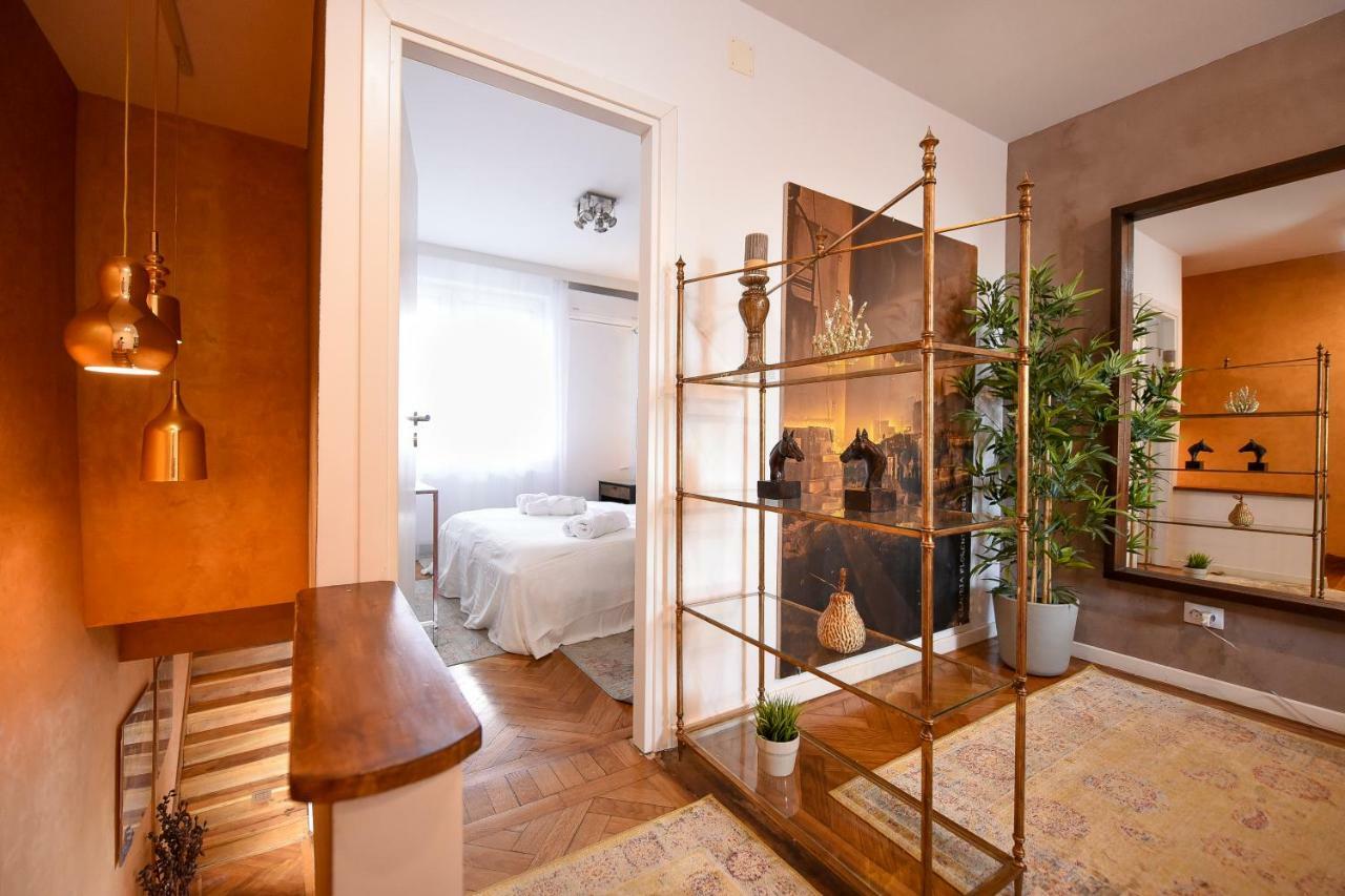 New - Elegant Duplex With Amazing View & Balcony - Homey Residence Bukares Bagian luar foto