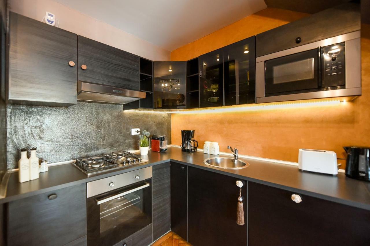 New - Elegant Duplex With Amazing View & Balcony - Homey Residence Bukares Bagian luar foto