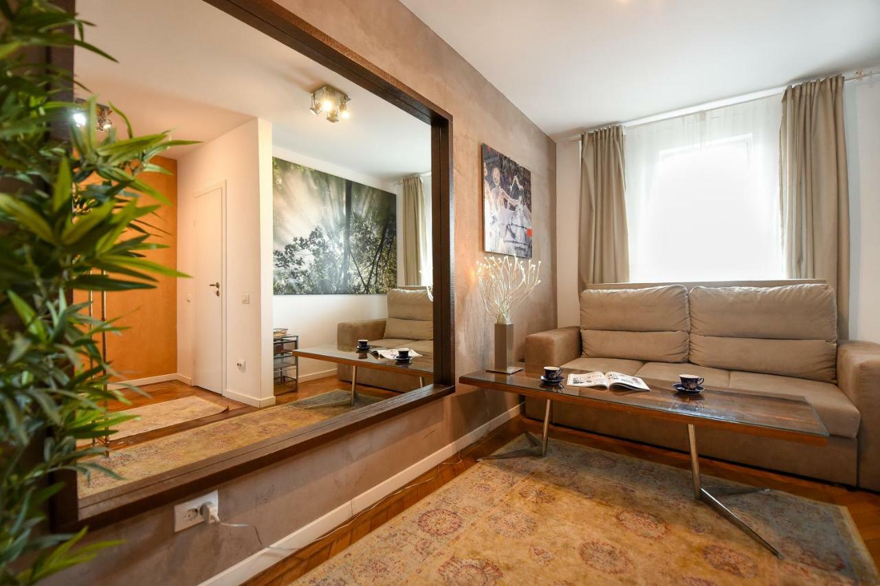 New - Elegant Duplex With Amazing View & Balcony - Homey Residence Bukares Bagian luar foto