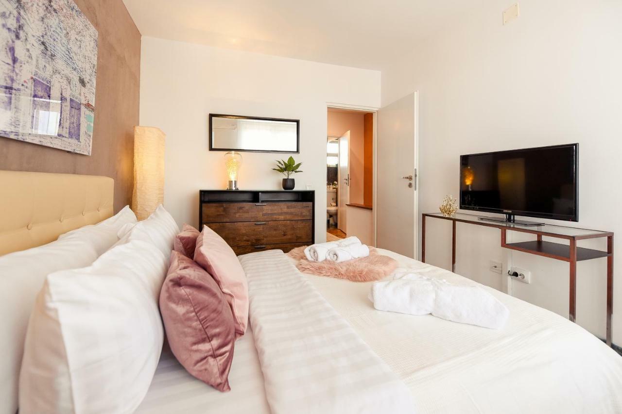 New - Elegant Duplex With Amazing View & Balcony - Homey Residence Bukares Bagian luar foto